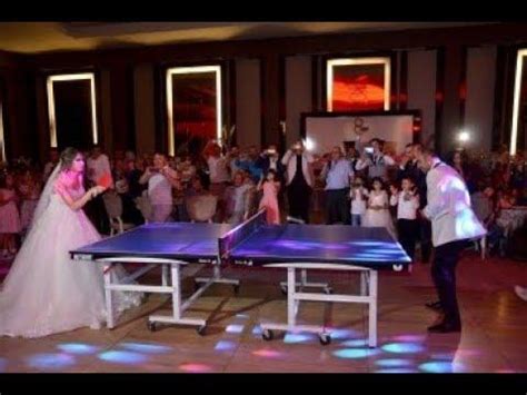 D­ü­ğ­ü­n­l­e­r­i­n­d­e­ ­M­a­s­a­ ­T­e­n­i­s­i­ ­O­y­n­a­y­a­n­ ­A­n­t­r­e­n­ö­r­ ­Ç­i­f­t­